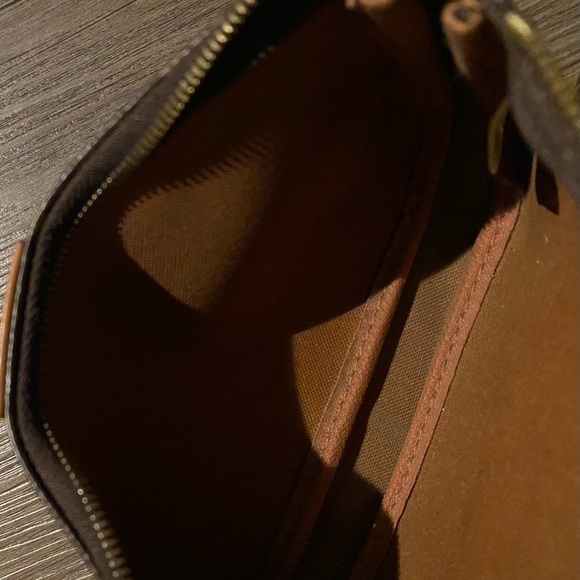 Louis Vuitton Crossbody Bag - Picture 12 of 14